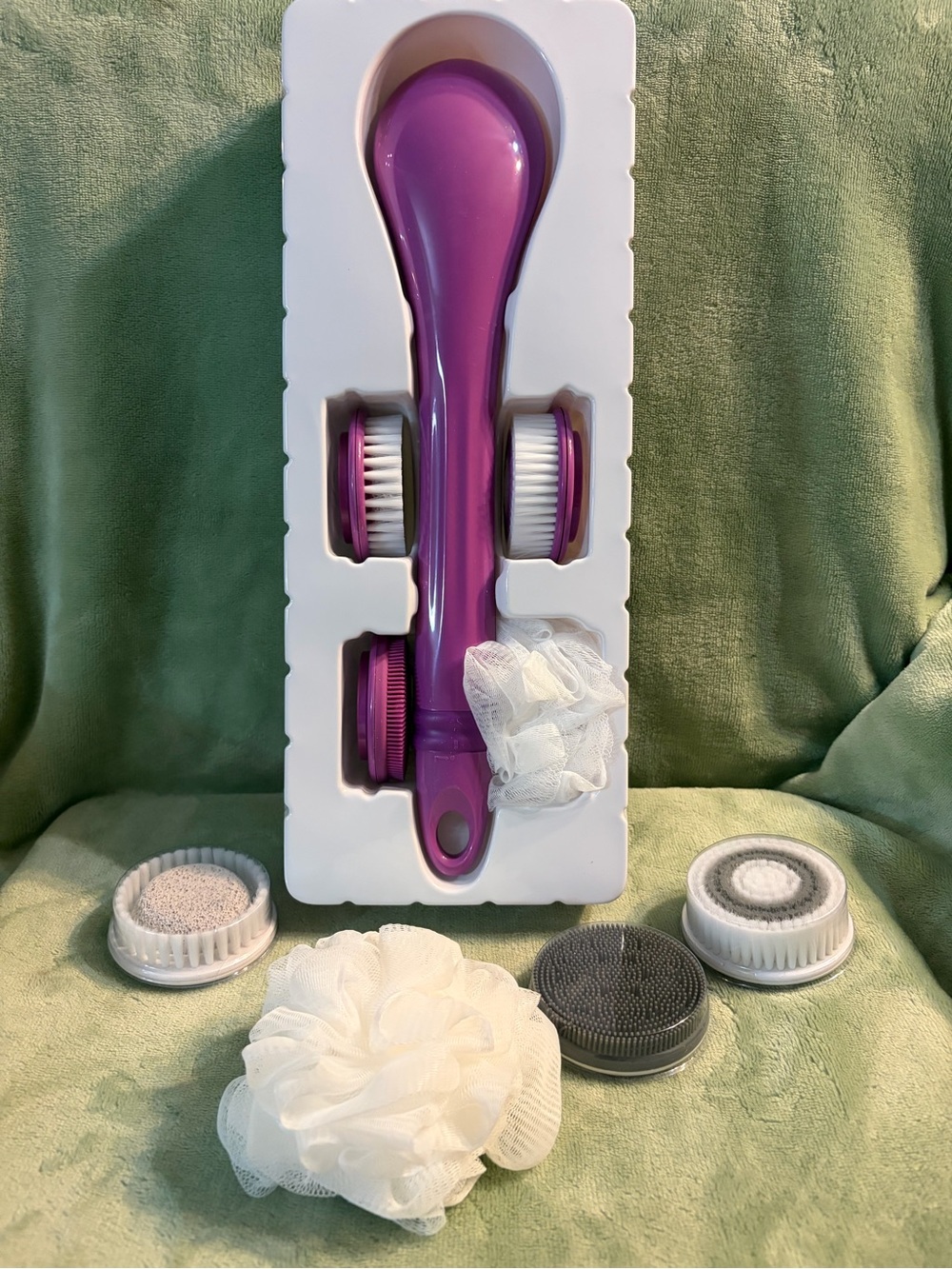 Blushly Battery Operated Bath Brush With 4 Heads & BONUS 4 Replacement Heads
